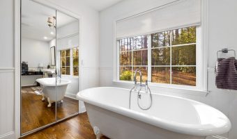 enhanced comfort with larg bathtub