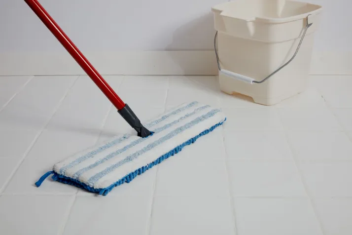 Cleaning porcelain tiles